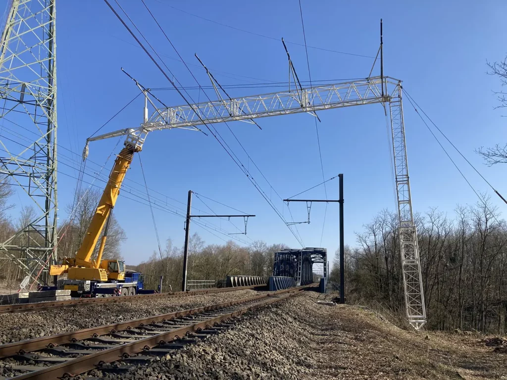 Grue mobile LTM 1100 pour passe-câbles